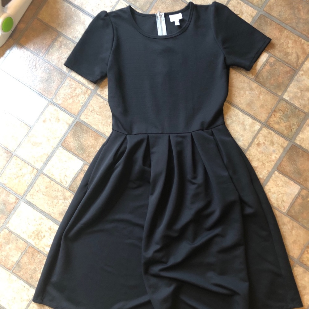 Lularoe Amelia solid black